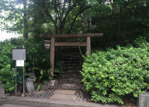 代官山駅 東京にも古墳がある 代官山駅徒歩５分の 猿楽塚古墳 東京ひとり旅ガイド